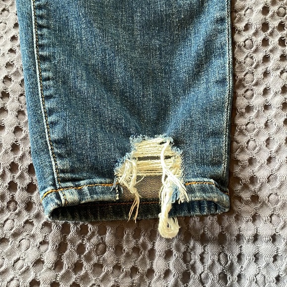 Willow & Root Ultra High Rise Mom Jean. Size 32. In like new condition! - Picture 4 of 7